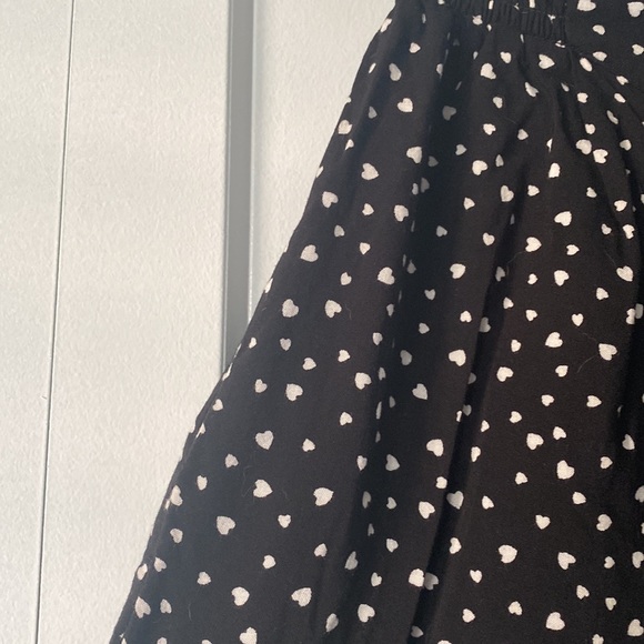 ✨ANY 2 FOR 15 ANY 3 FOR 20✨- Heart Print H&M A-Line Mini Skirt - Picture 3 of 8